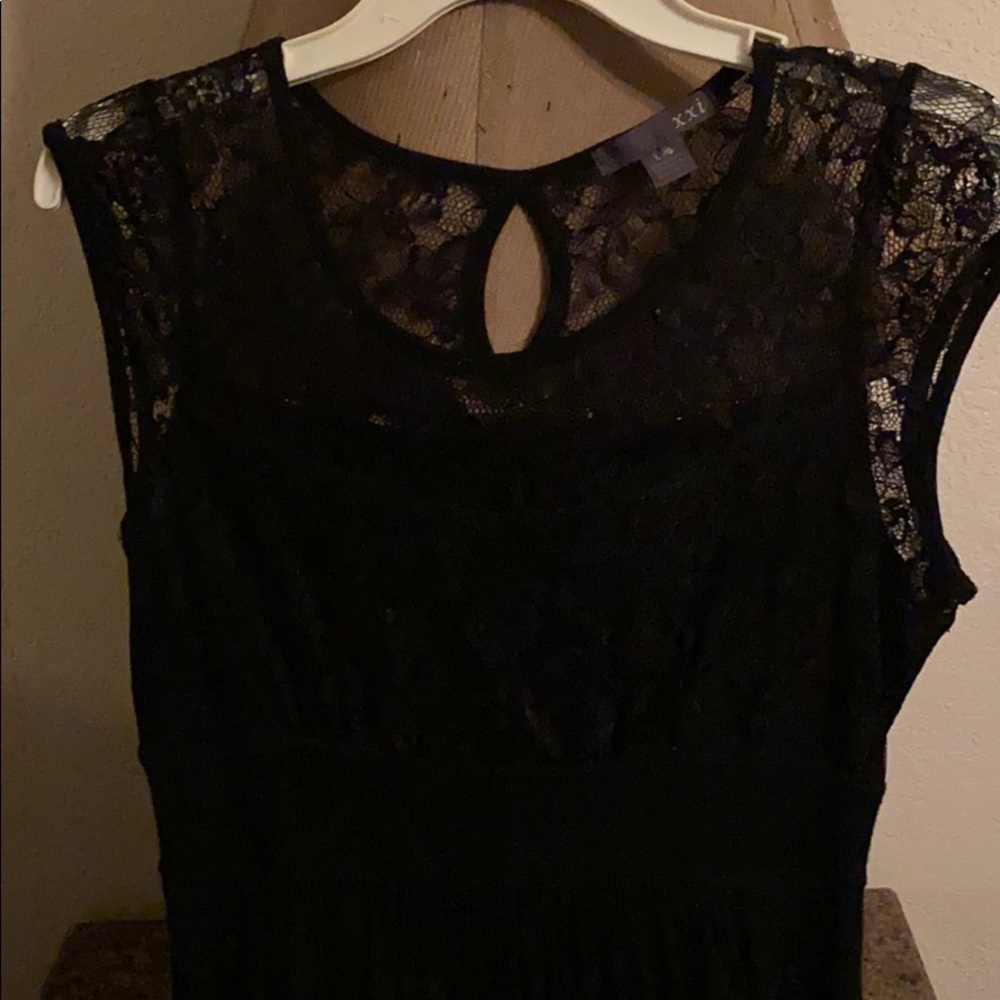 Dress - Picture 2 of 4